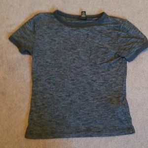 Cropped gray tee shirt
